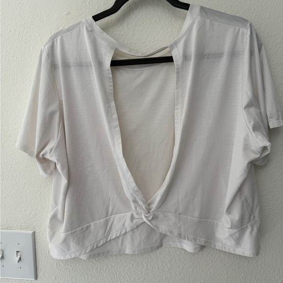 Fabletics Cropped white top - Picture 2 of 2